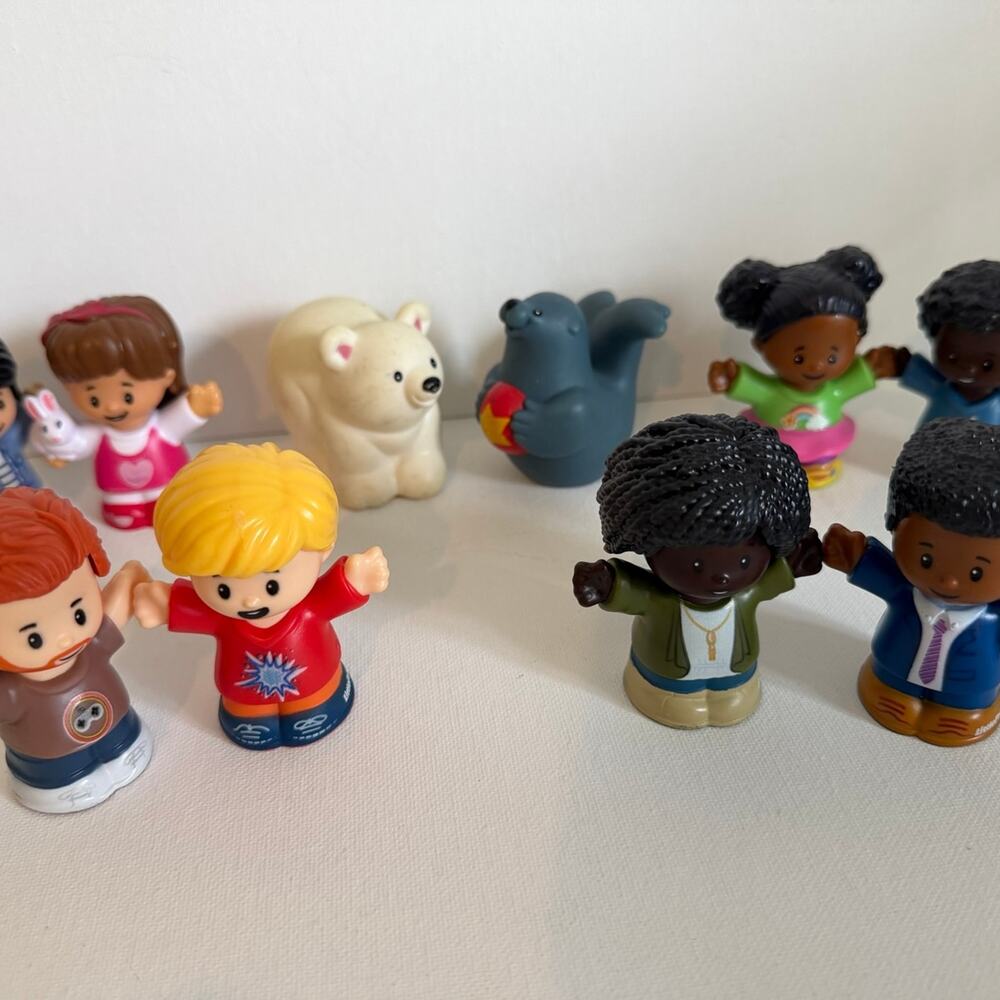 Fisher-Price Little People Community! LOT of 10 animals, family and friends